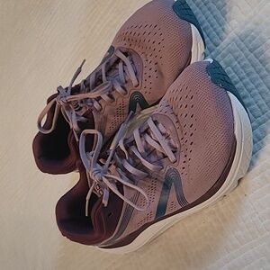 Topo Athletic Womens Magnifly 4 Running Shoes Sneakers Size 10.5 M, Purple 29483